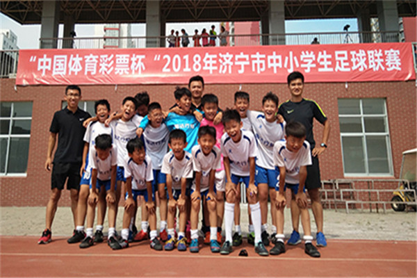 小学男足.jpg