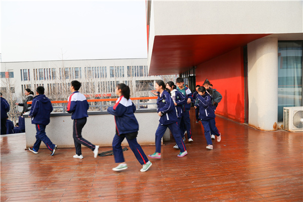 有序从教学楼疏散 (2).jpg