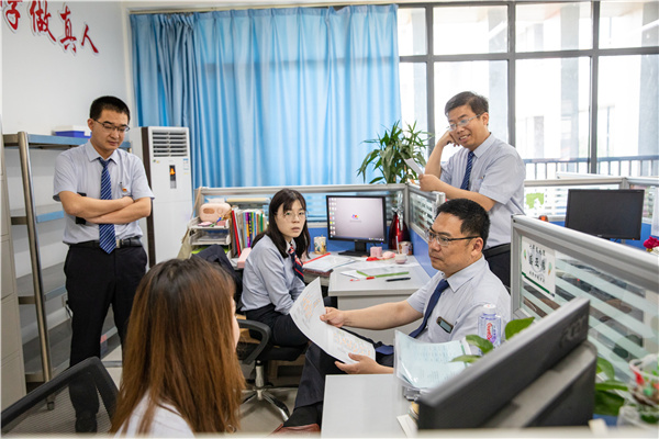 学生 (2).jpg